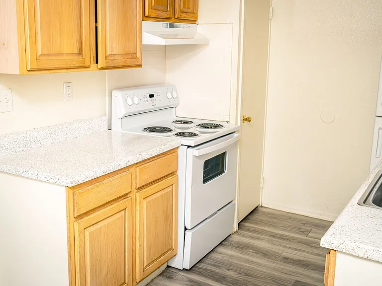 Tamarack Place Apartments — Photo 49