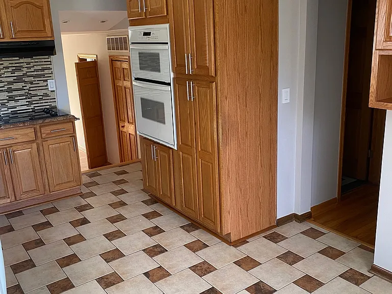 428 Edward Ct — Photo 3