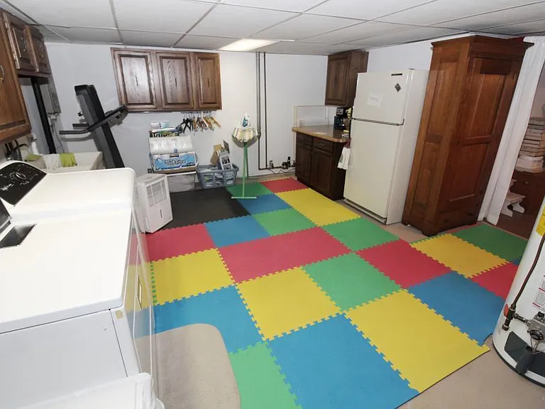 572 Kent Cir — Photo 13