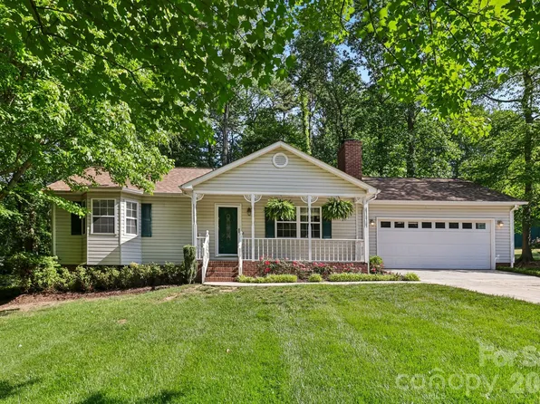 144 Mills Forest Ln, Mooresville, NC 28117