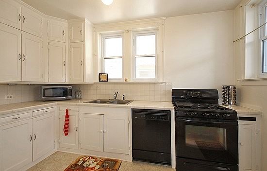 2nd image of 4840 Elm St APT 1