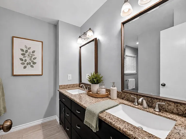 811 Thicket Ln — Photo 22