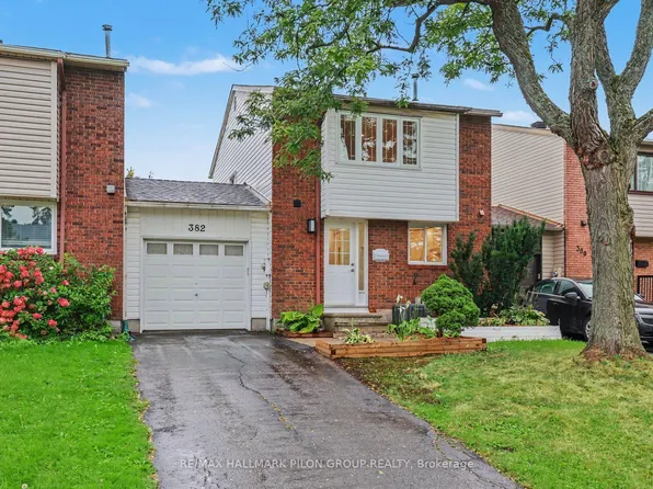 382 Duval Ln, Ottawa, ON K1E 2K2