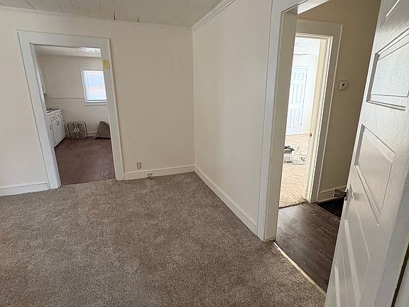 3rd image of 521 Amos St