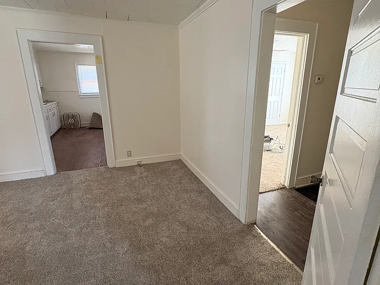 521 Amos St — Photo 3