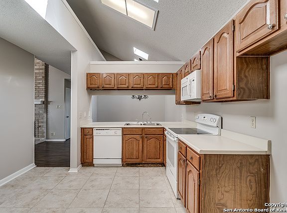 3rd image of 2940 Wood Cir
