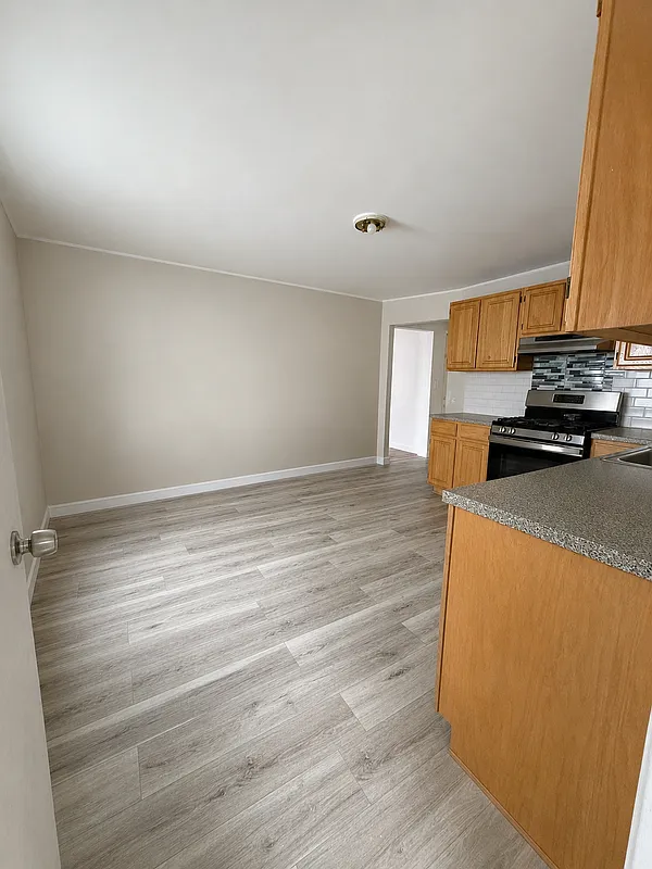 2 bed, 1.0 bath, 994 sqft, $2,500 — Photo 1