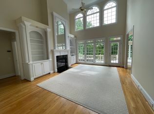 10 Foxglove Ln, Greensboro, NC 27455