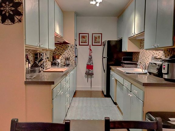 4th image of 4180 Louisiana St APT 2C
