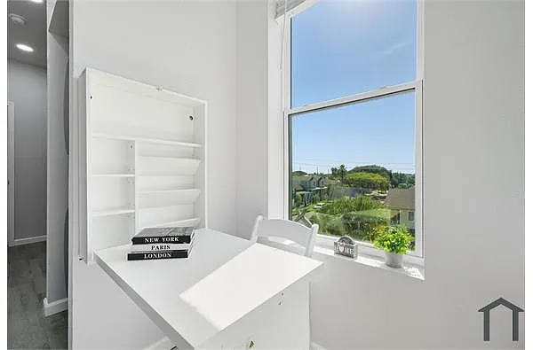 Building Photo - 624 Avenue H #G