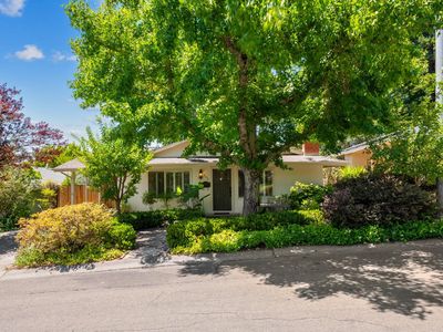 333 Orangewood Drive, Healdsburg, CA, 95448