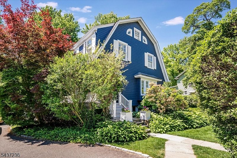 1st image of 2 Harvard St