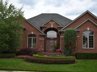 18629 Nova Dr, Macomb, MI 48042