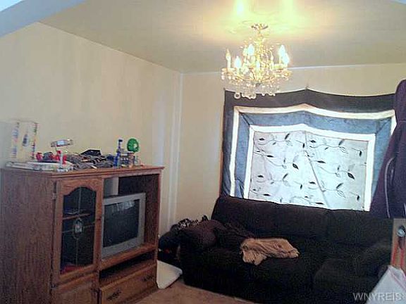 5th image of 4078 Park Ave