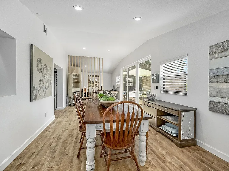 938 Pembroke Ave NE — Photo 48
