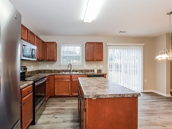 5th image of 1730 Eastway Dr