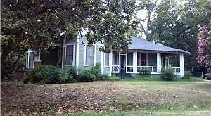 3rd image of 402 W Louisiana Ave