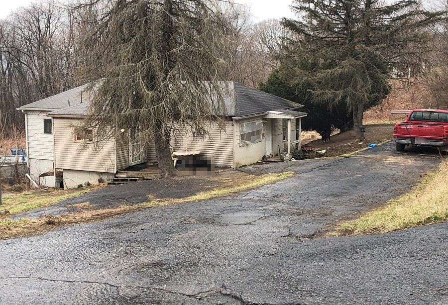 1st image of 877 Logan St