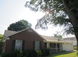 4080 Twin Lakes Dr, Memphis, TN 38128