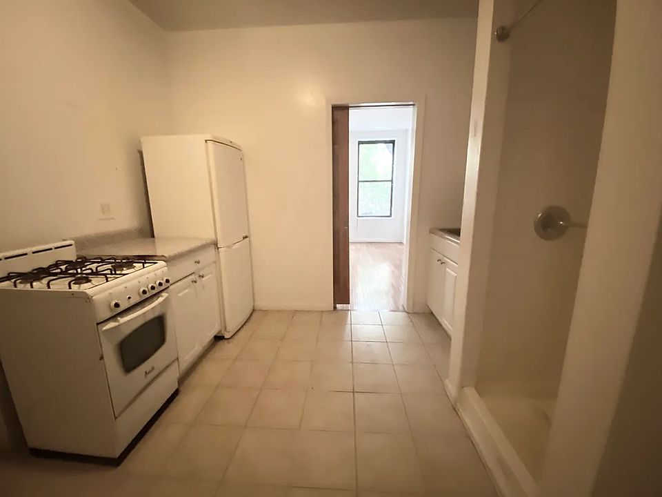2nd image of 430 E 9th St APT 6