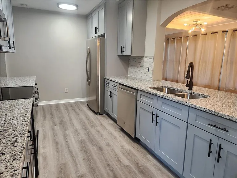 1040 Ruby St — Photo 4