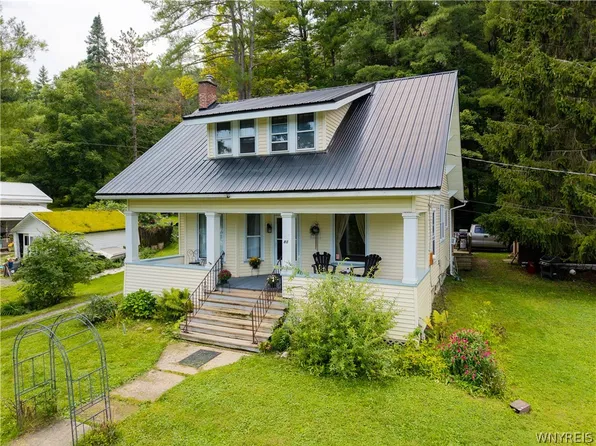 81 Wyoming St, Warsaw, NY 14569