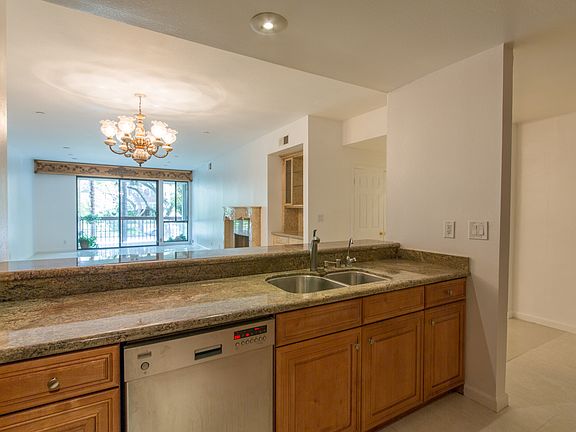 2nd image of 324 N Palm Dr Unit 105