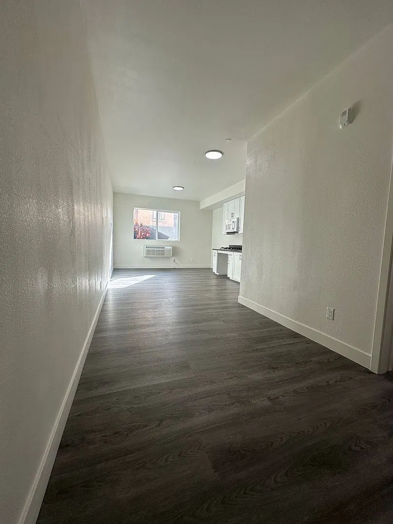 Studio, 1.0 bath, $1,700 — Photo 4