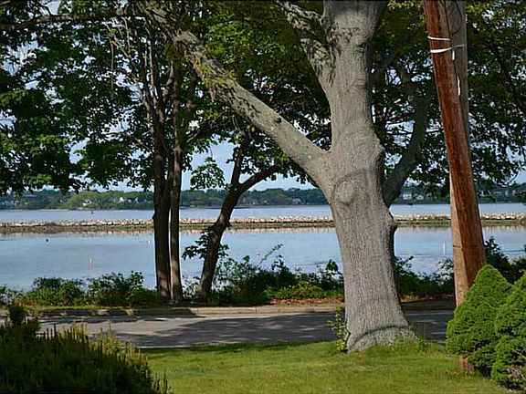 5th image of 439 Narragansett Pkwy