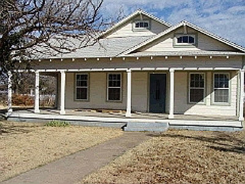 1st image of 313 NW Avenue B