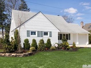 24 Pell Ter, Garden City, NY 11530