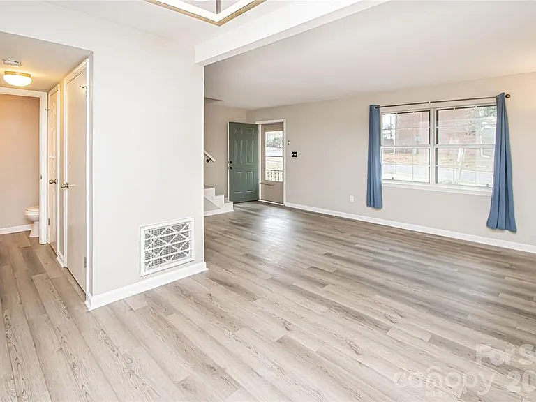 8839 Hunter Ridge Dr — Photo 5