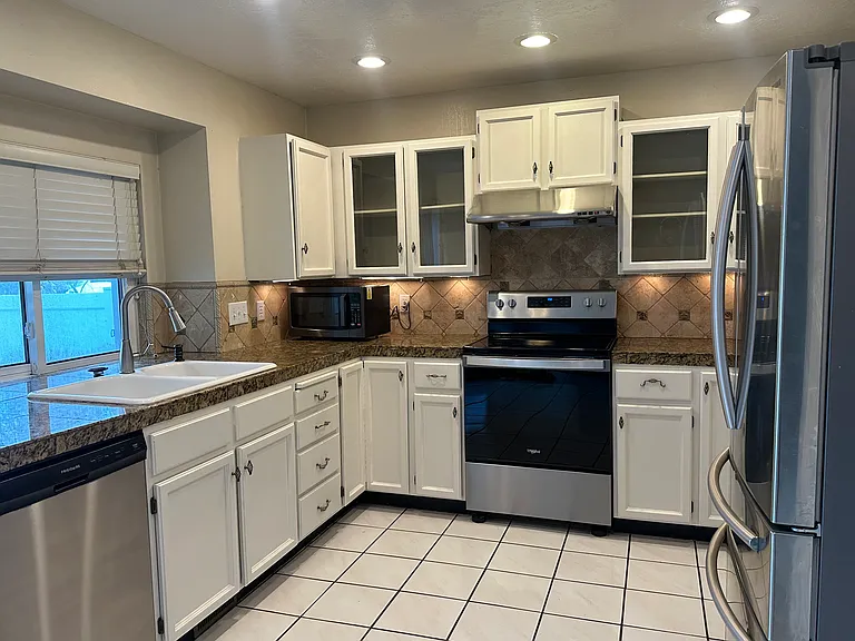 425 E Crown Pointe Dr — Photo 8