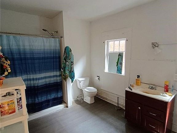 5th image of 78 Owasco St