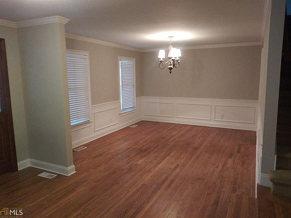 3rd image of 135 Berkley Pl