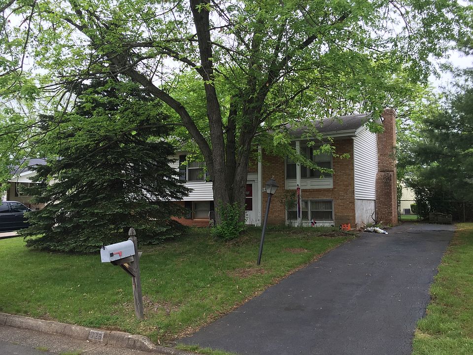 2nd image of 728 N Watford Ct