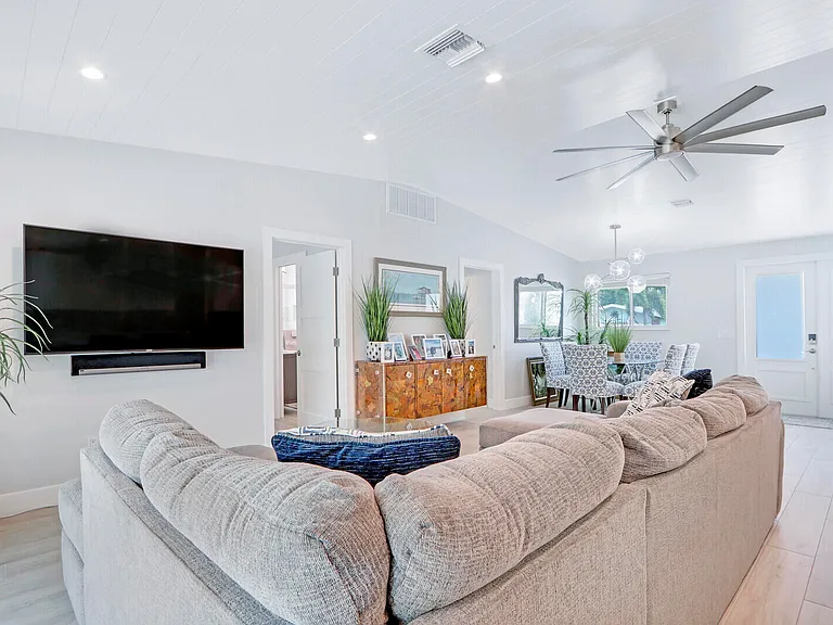 27 Willow Rd — Photo 11