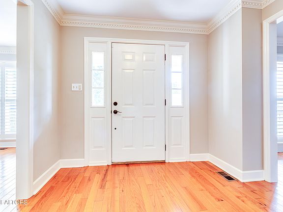 4th image of 624 Sedgley Dr