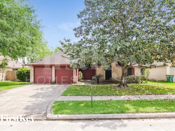 1055 Margate Dr, Pearland, TX 77584