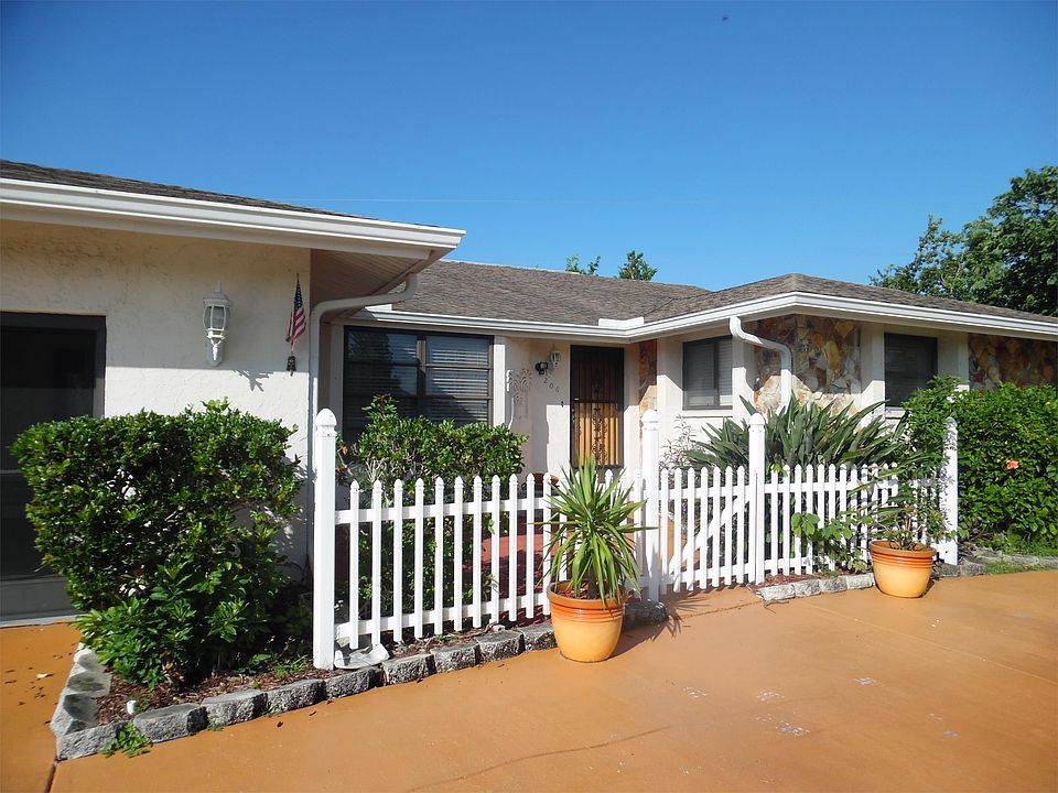 1st image of 206 E Tarpon Blvd NW