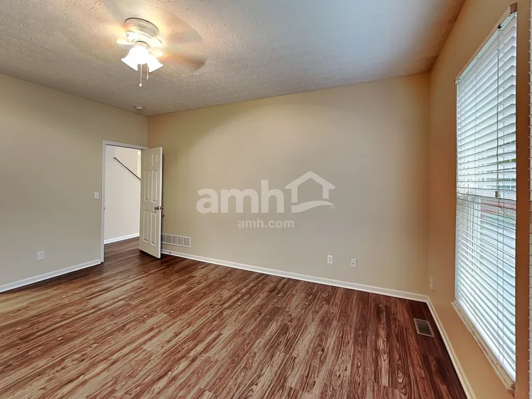 1095 Mastell Dr — Photo 11