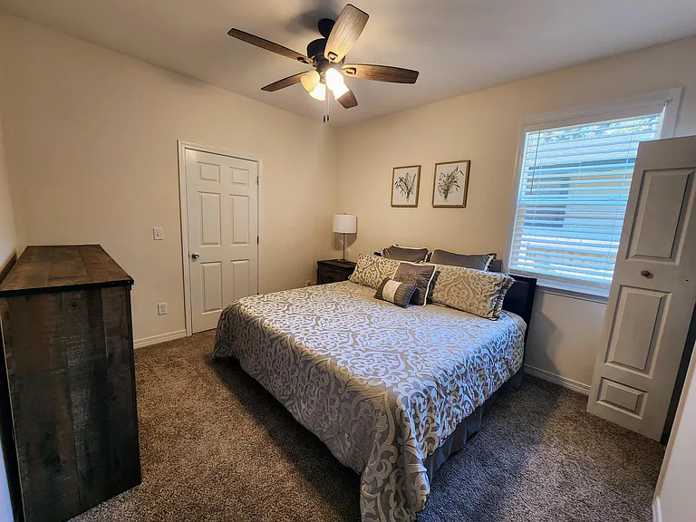 1023 W Blount St — Photo 17