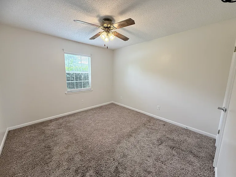 105 Northgate Dr W — Photo 7