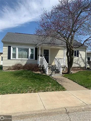 205 W Clay St Photo 1
