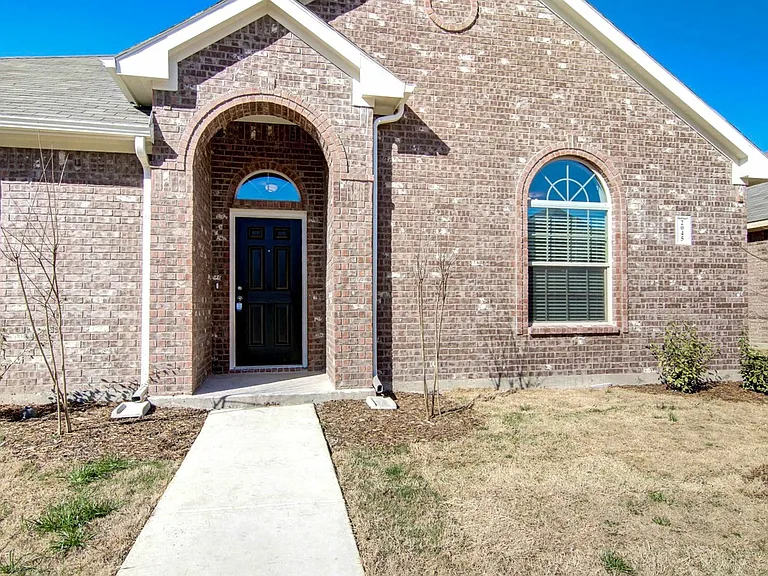 2045 Augusta St — Photo 7