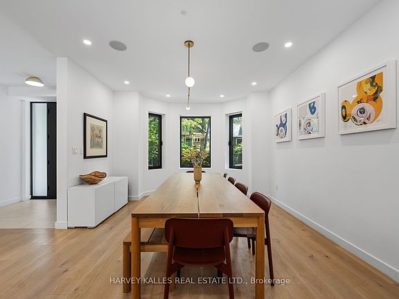 5th image of 128 Lyndhurst Ave
