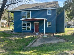 809 Burleson St, Smithville, TX 78957