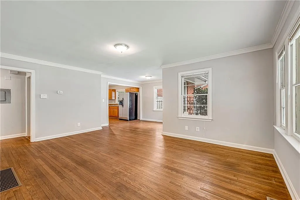3 bed, 1.0 bath, 1228 sqft, $1,900 — Photo 4