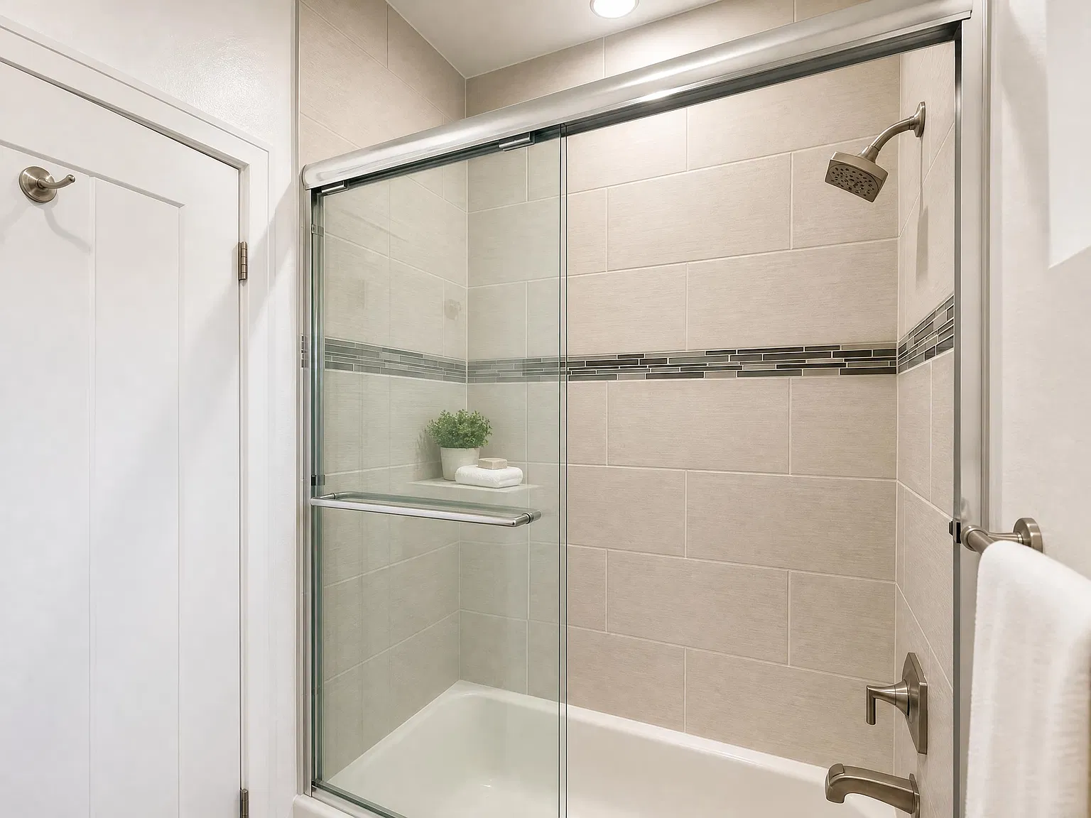 2013 S Raymond Ave — Photo 3