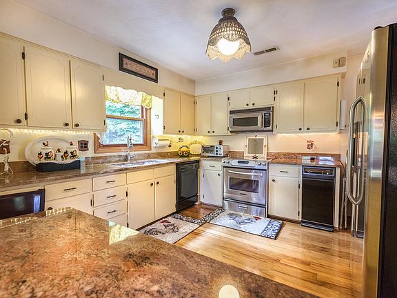5th image of 5933 Ponderosa Cir